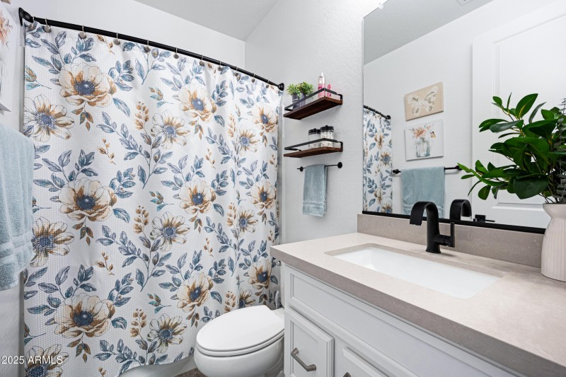 5633 N 206th Ave-26