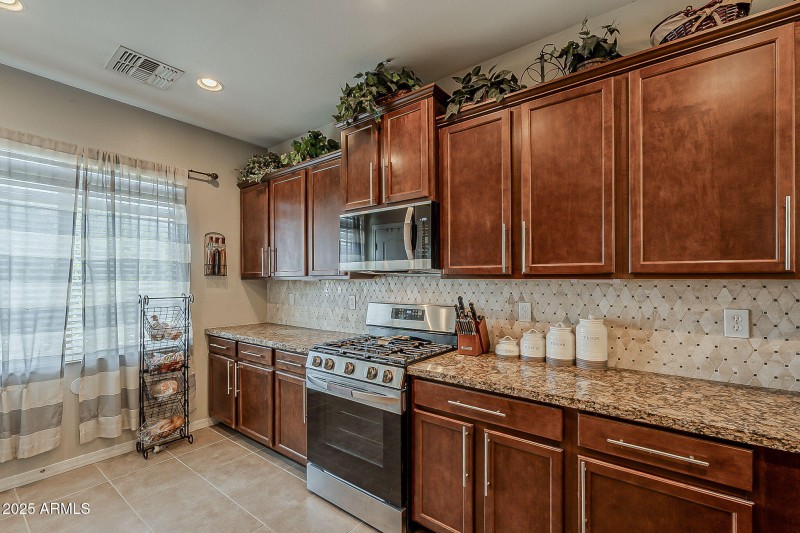 12-web-or-mls-Crescent Rd-12