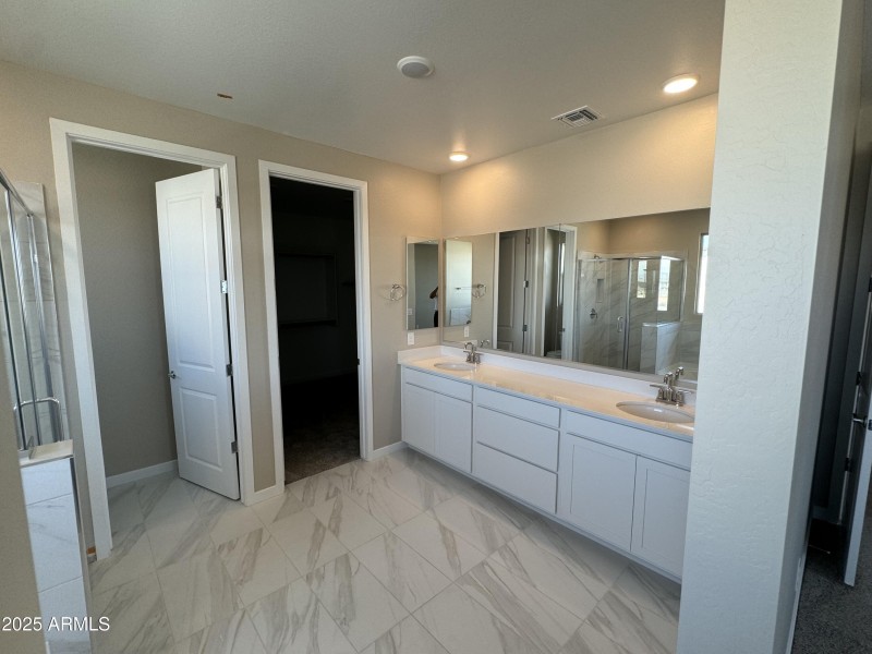 P18 Lot 25 Primary Bath2