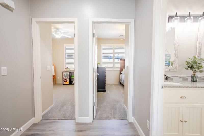 4247 E Crown Ct-38