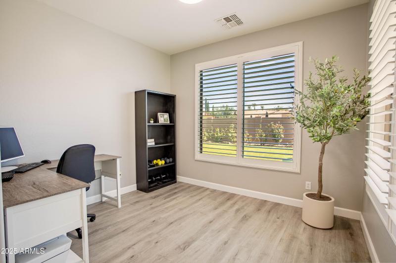 4247 E Crown Ct-27