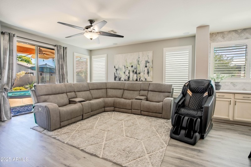 4247 E Crown Ct-22