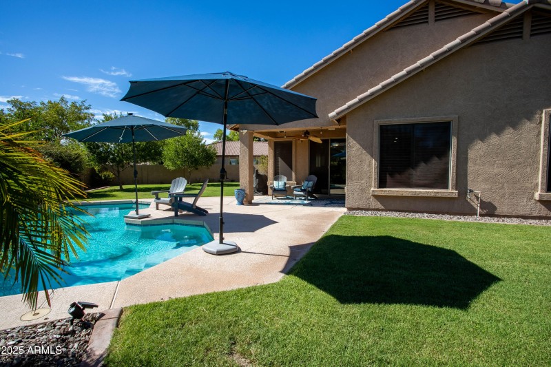4247 E Crown Ct-54