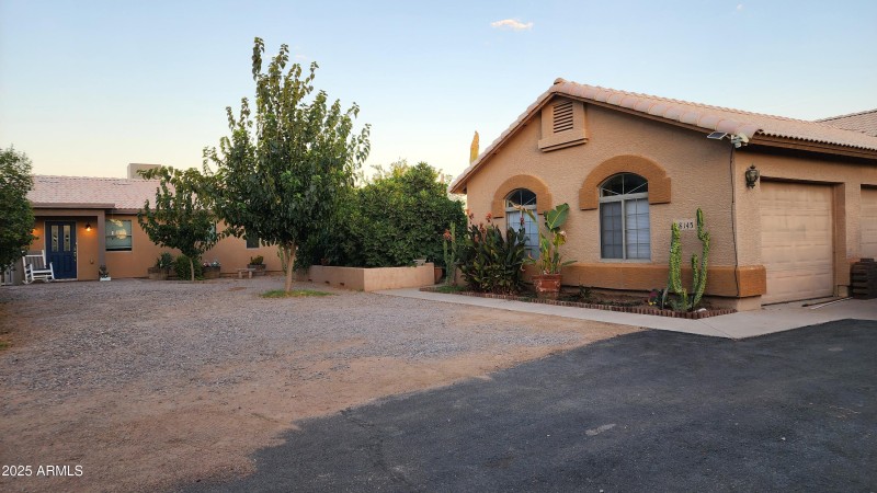 Farmouse and detached guest house