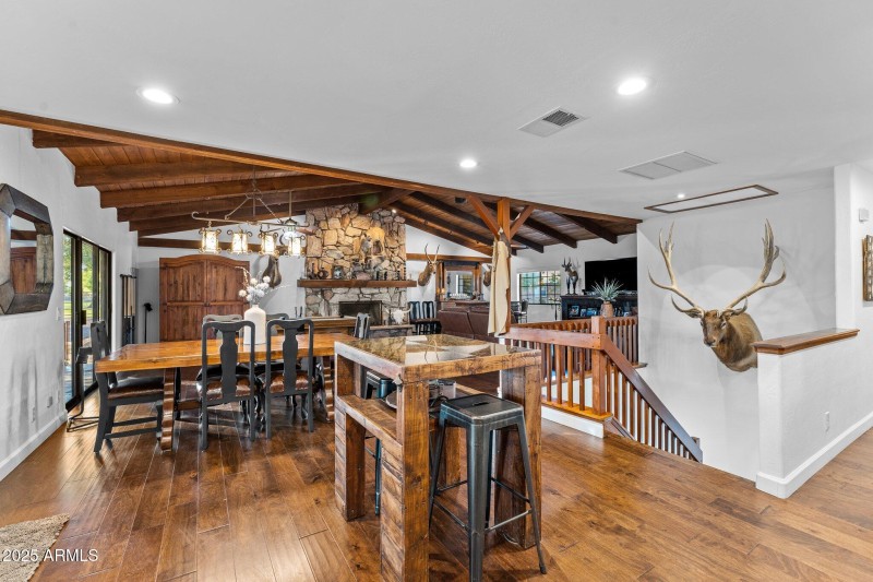 Kitchen & dining space