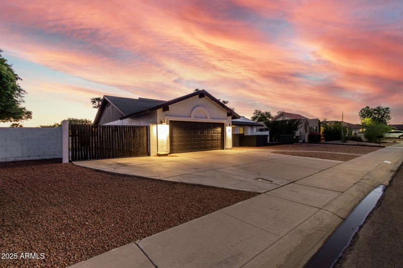 Front Exterior w/ RV Gate