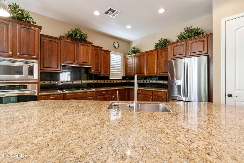 4430 E-013-028-DLB 2443-MLS_Size