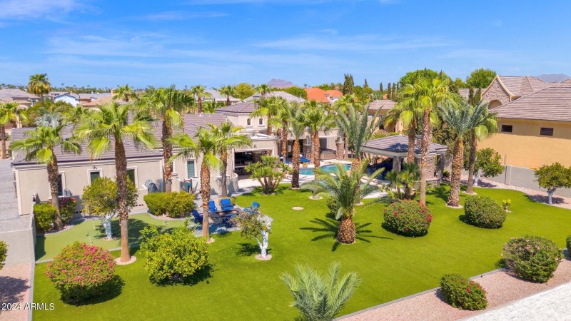 resort like living