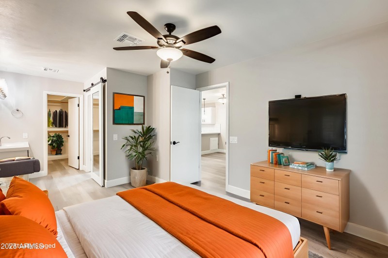 20 - Bedroom - Mid-Century Modern - 5