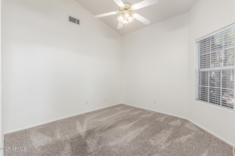 Den/bedroom 4