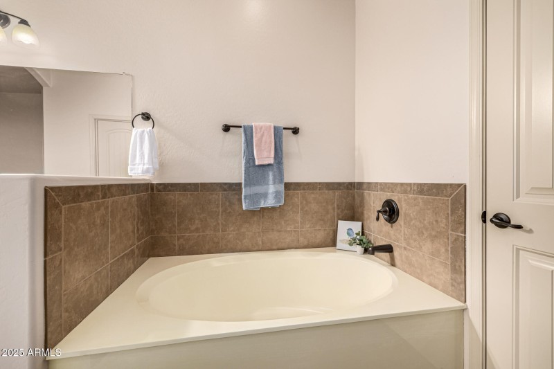 Soaking tub