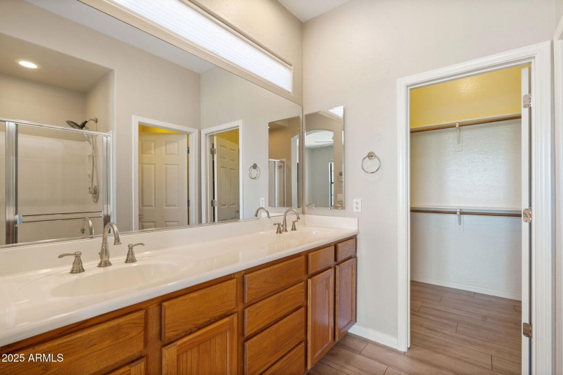 Primary Bath w/ Walk-in Closet
