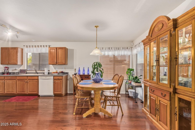 Kitchen & Dining Area
