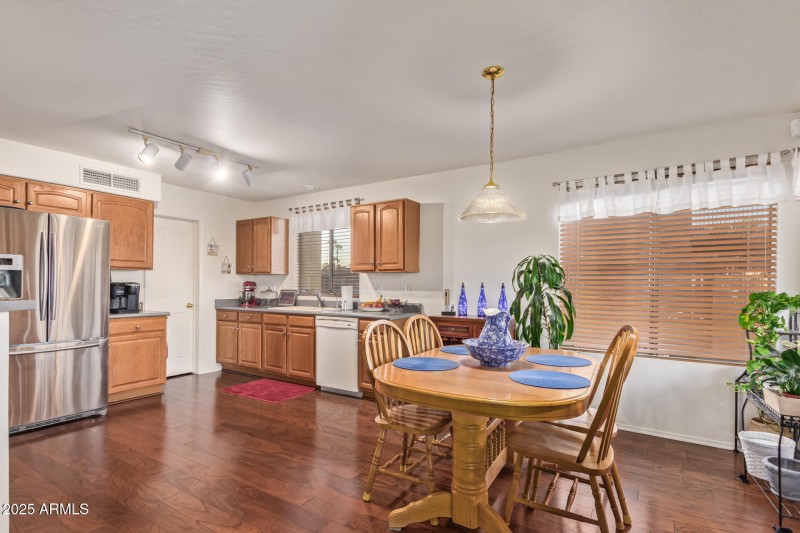 Kitchen & Dining Area