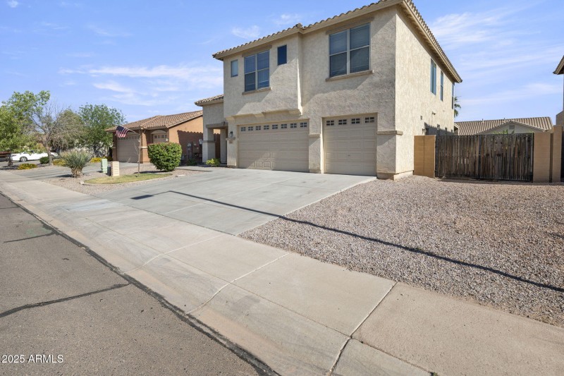 3-web-or-mls-2261-w-mila-way