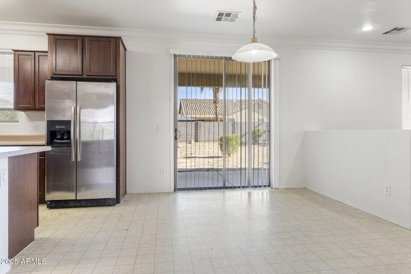 8-web-or-mls-2261-w-mila-way