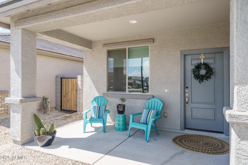 25) FRONT PATIO