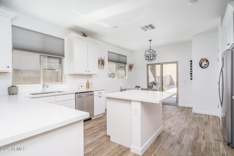 6) KITCHEN