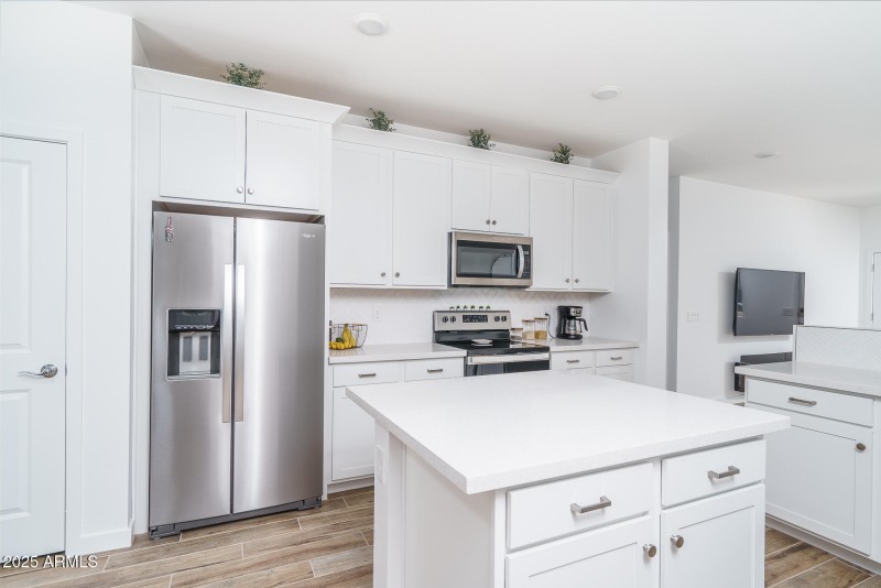 9) KITCHEN