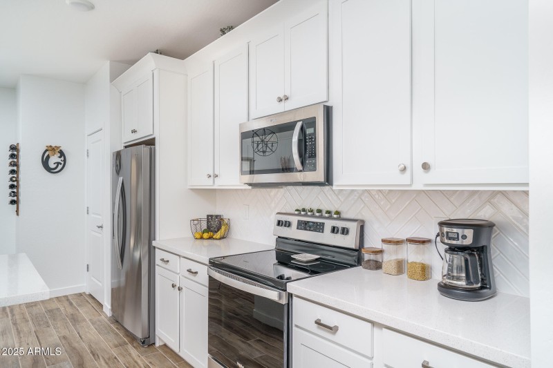 10) KITCHEN