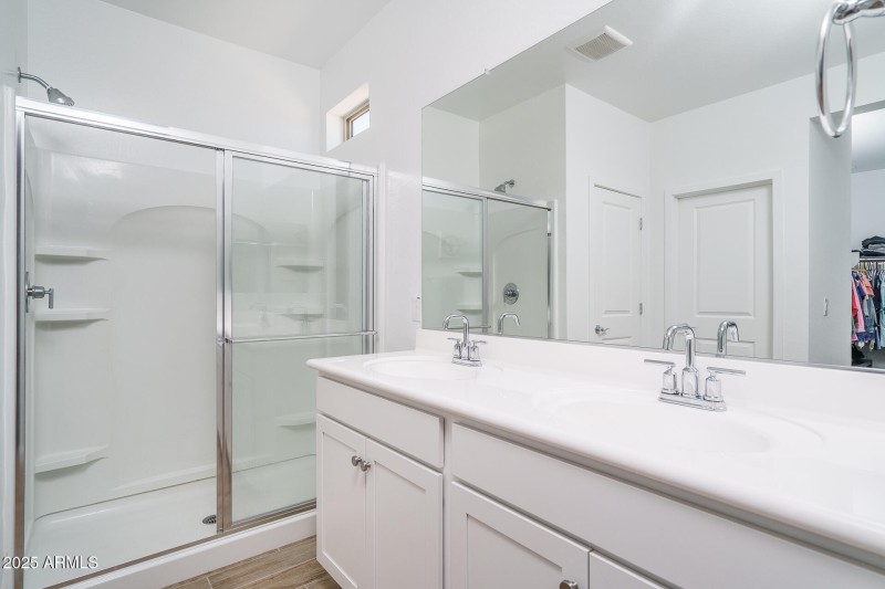 13) MASTER BATH