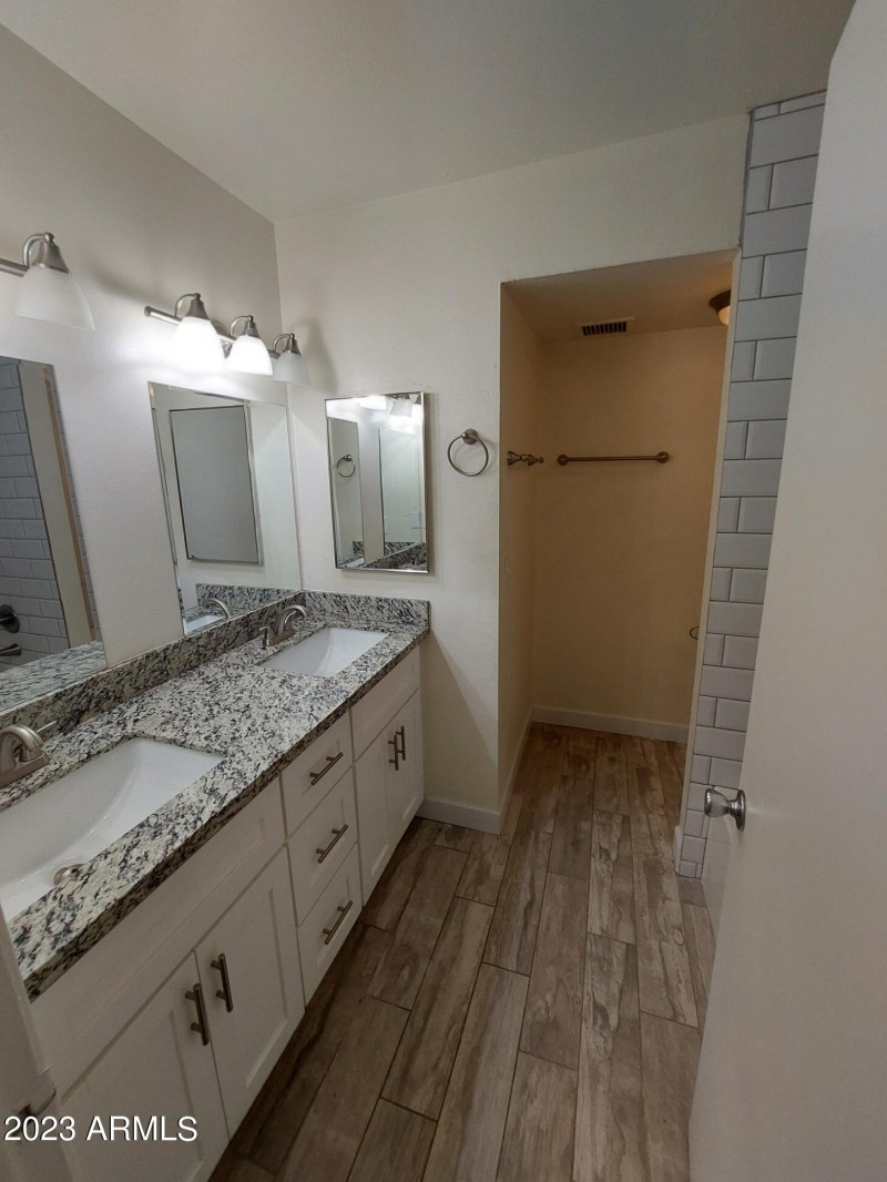 6140WTownleyAvePics22