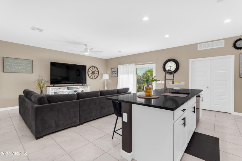 Kitchen/Living Area