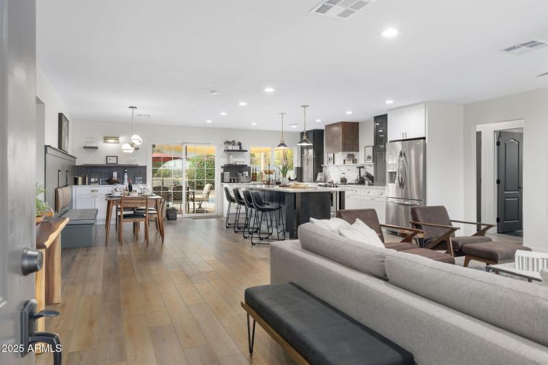 14-web-or-mls-QVB02943