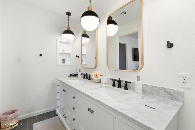 21-web-or-mls-QVB02982