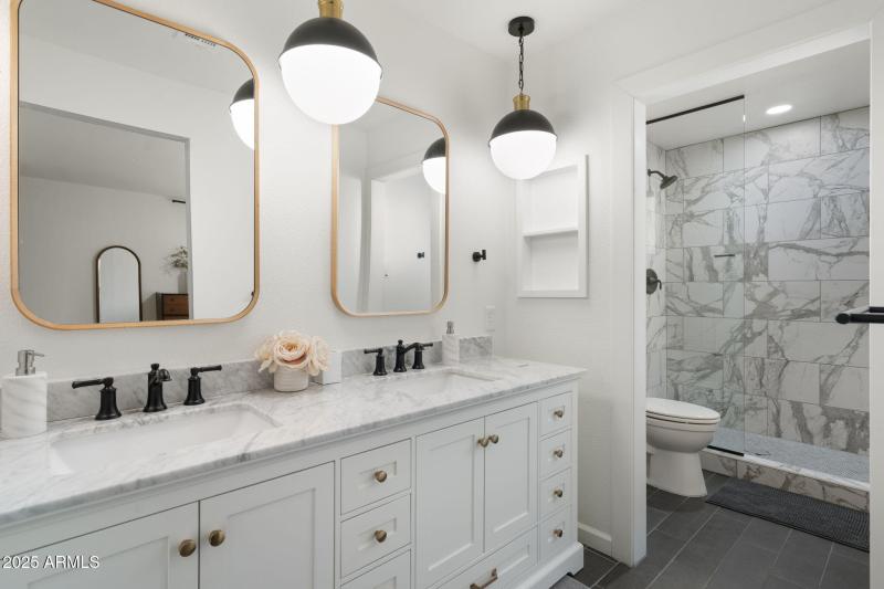 23-web-or-mls-QVB02992