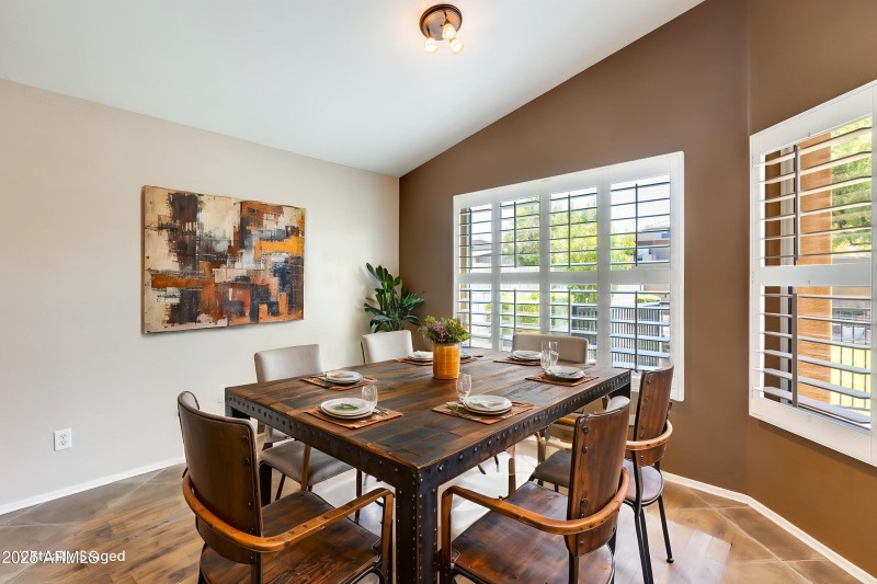 26 - Dining Room - Industrial - 9