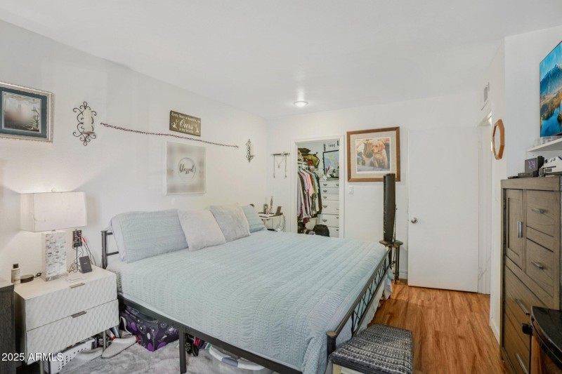 9-web-or-mls-W Tuckey Ln unit 211-S0508-