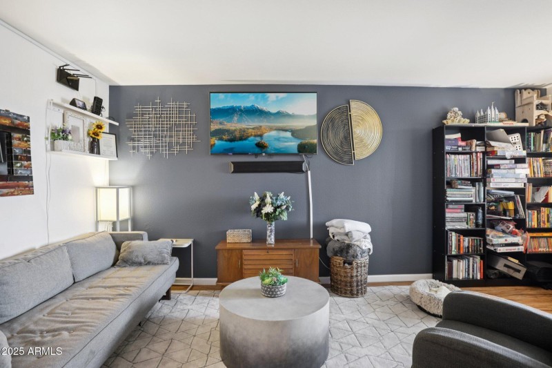 4-web-or-mls-W Tuckey Ln unit 211-S0508-