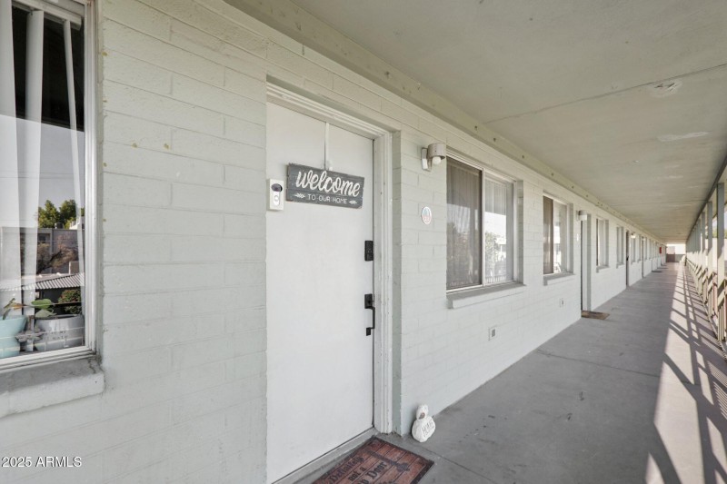 1-web-or-mls-W Tuckey Ln unit 211-S0508-