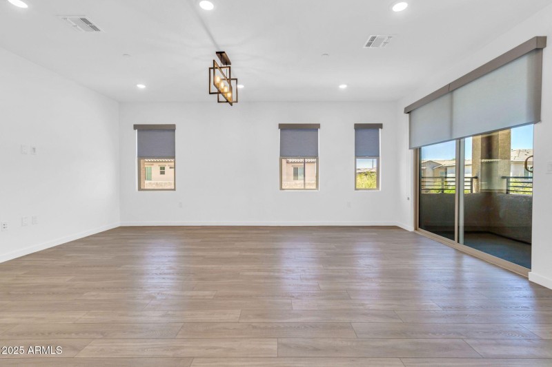 776 E Doral Ave-12