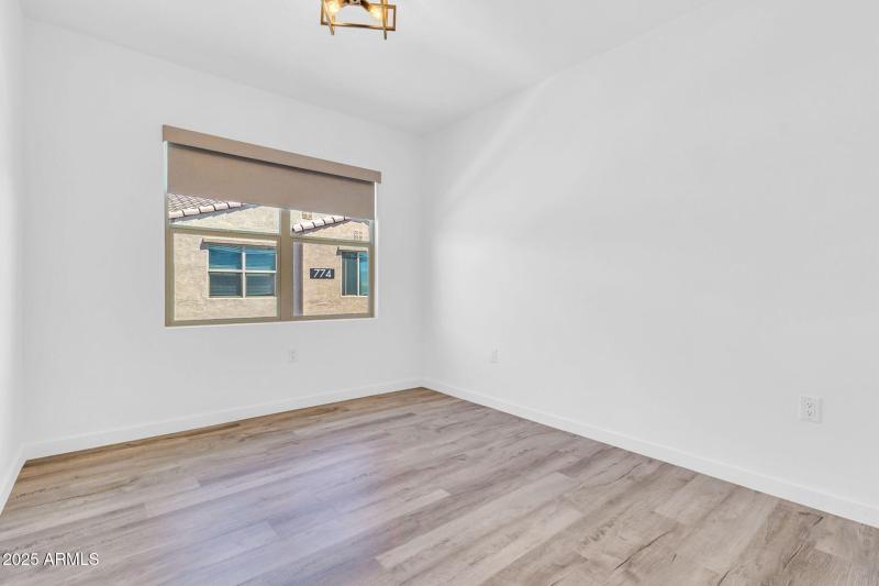 776 E Doral Ave-23