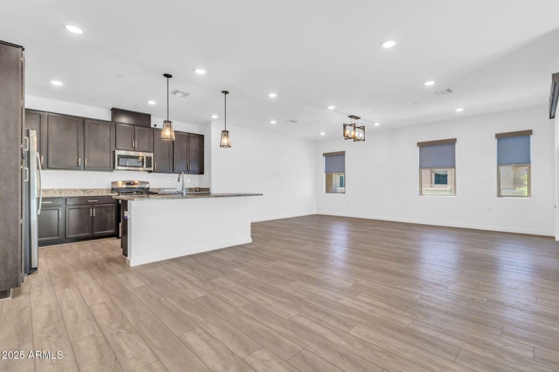 776 E Doral Ave-9