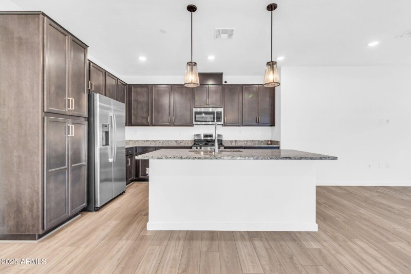 776 E Doral Ave-15