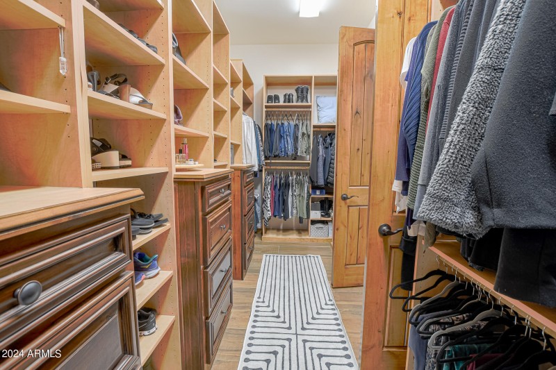 Owners Walk in Closet (2)