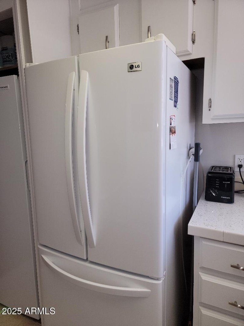 808 kitchen refrig