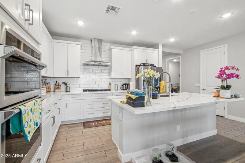 9-web-or-mls-W Luxton Ln-S0508-009