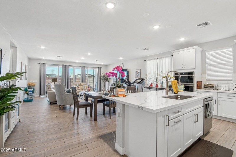 11-web-or-mls-W Luxton Ln-S0508-011