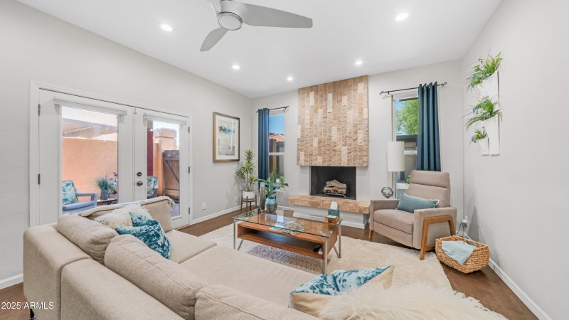 Living Room (4)