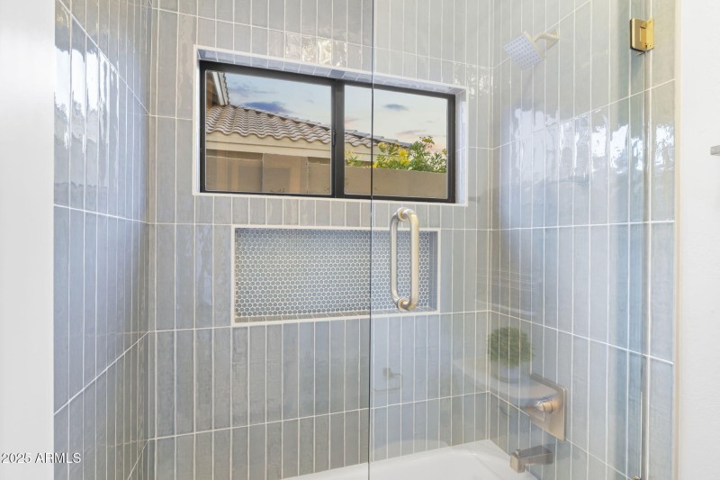 Bath 2 w/ Tub