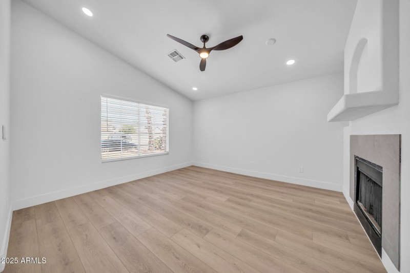 8742 N 114th Ave-87_(2048)