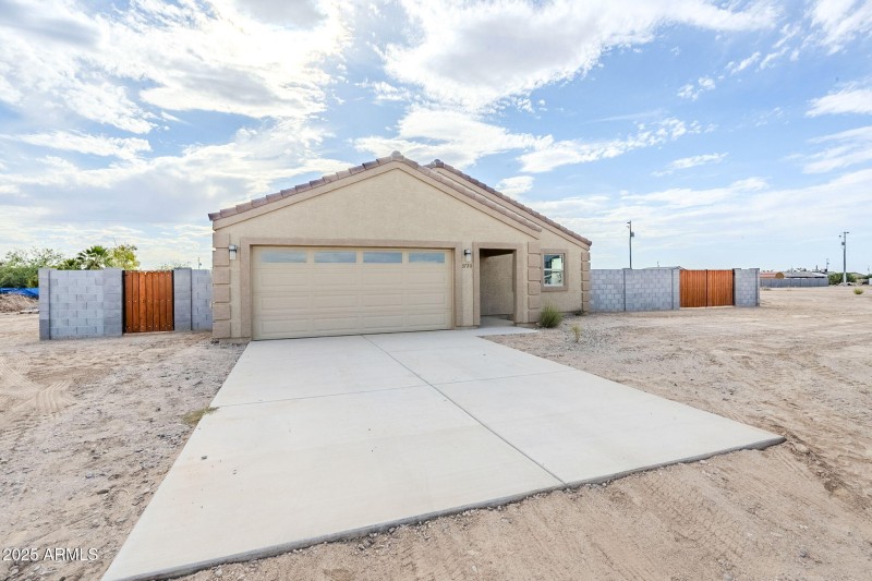 3720 N San Carlos Dr