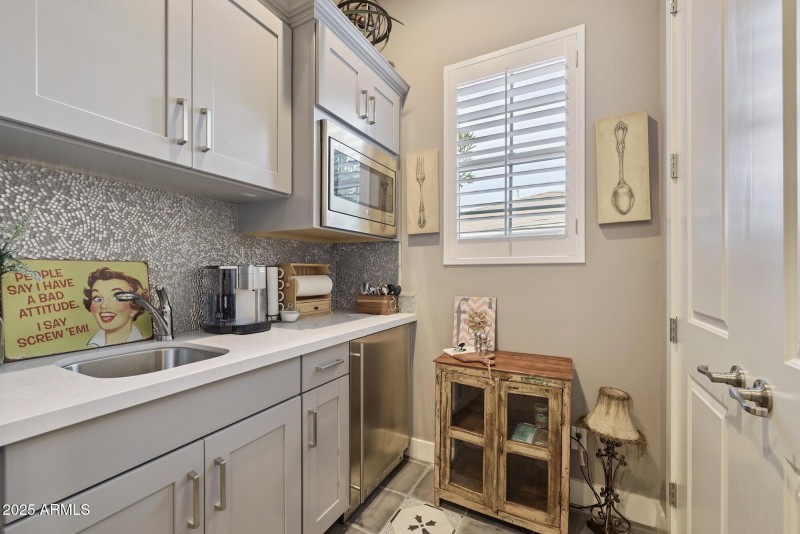 MIL Kitchenette