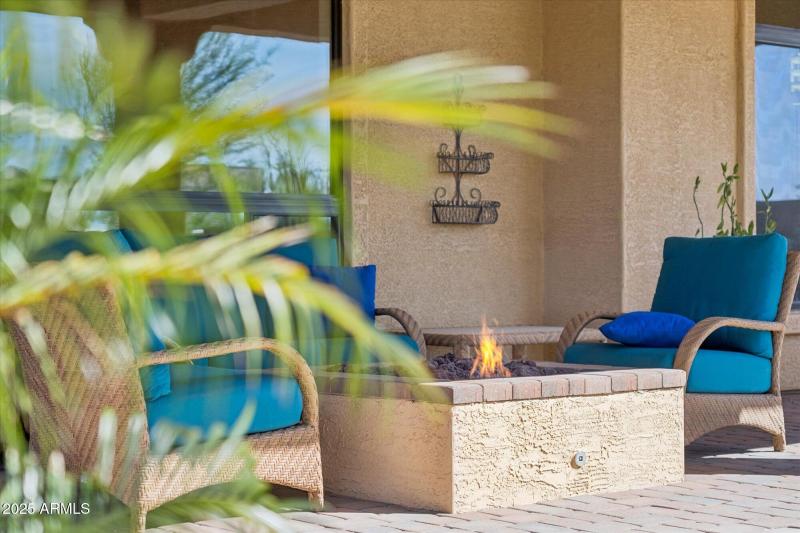 Cozy Outdoor Seating Area w/Fire Pit
