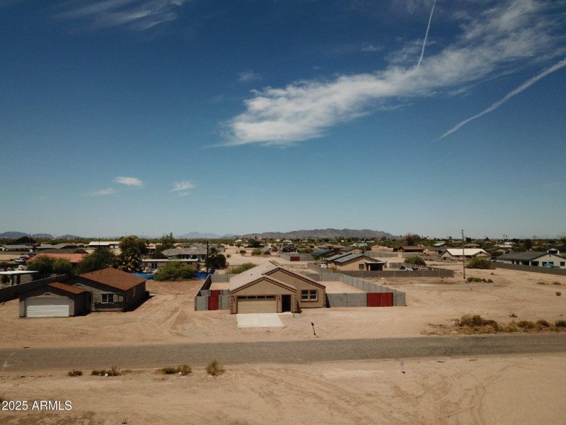 Aerial – Property & Surrounding Area