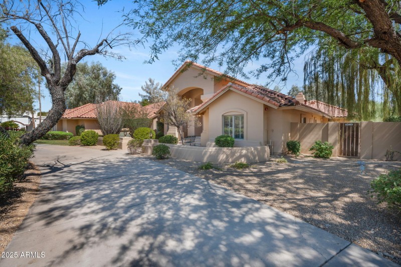 2-11290-e-cochise-dr